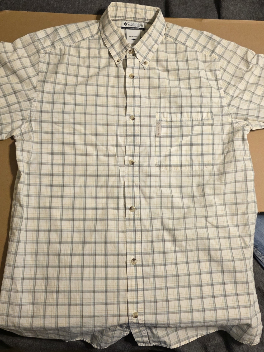 Columbia Men's Light Cream Plaid Short-Sleeve Button-Down Shirt